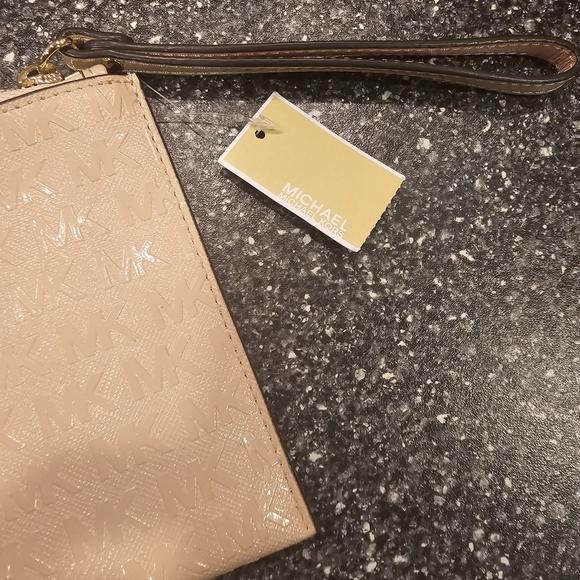 MICHAEL KORS Womens MK Fulton LG Zip CLUTCH Wristlet Wallet Ballet Gold - Picture 3 of 8